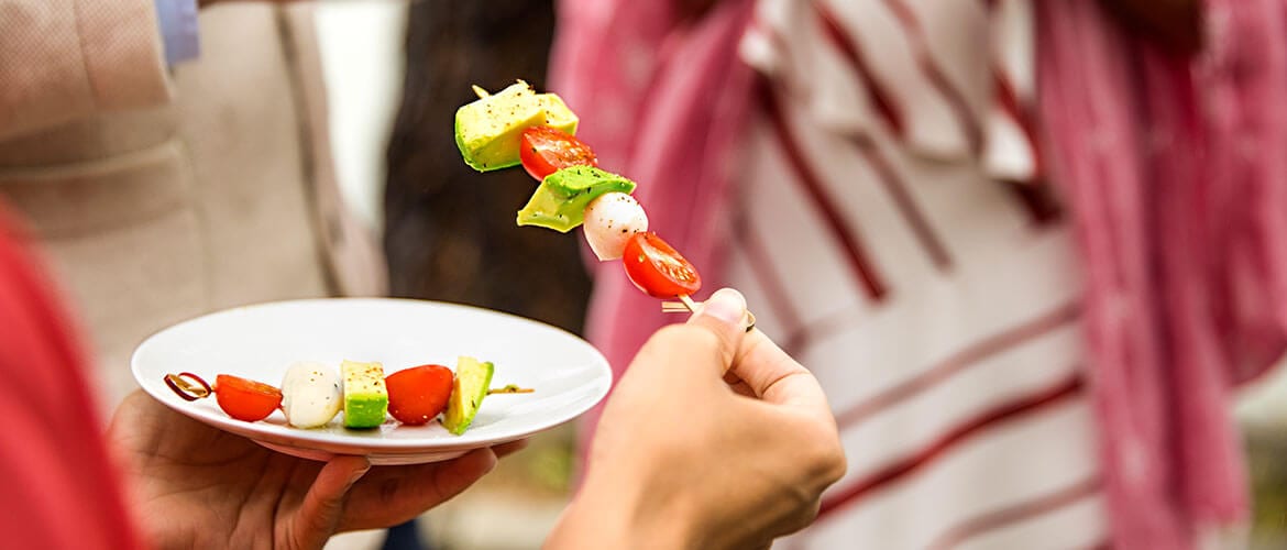 How to Cut Down on Calories at Cocktail Parties